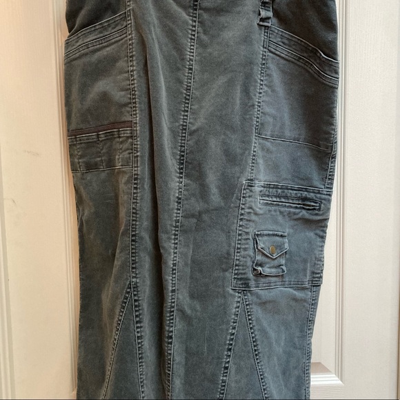 Powder Room, thin wale corduroy skirt. Deep Sage Green MultiPocket MIDI Size 13 - Picture 2 of 8